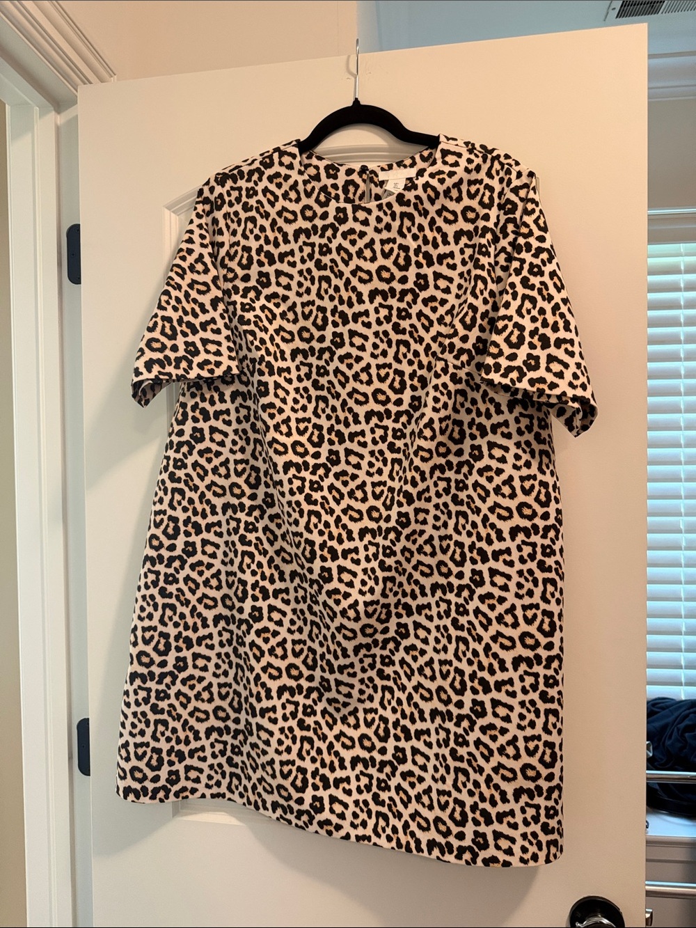 H&M Beige and Black Leopard Print Short Sleeve Dress